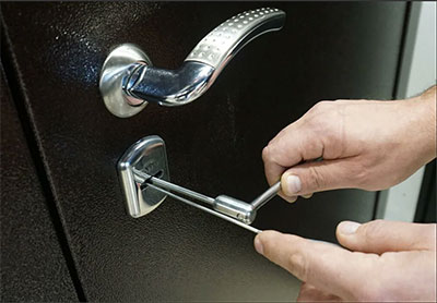 Вскрытие замков нашим слесарем